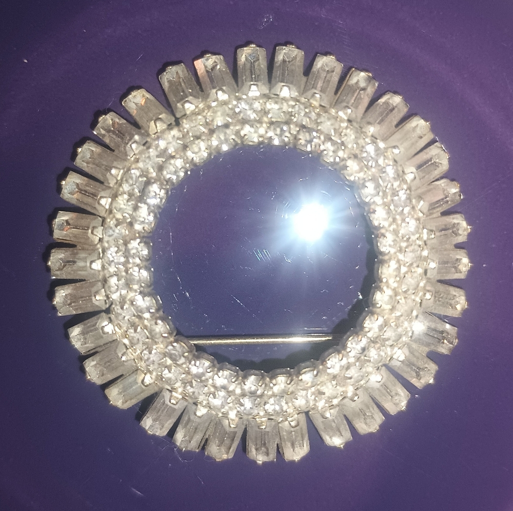 Vintage Pin Broach Circle Design Rhinstones